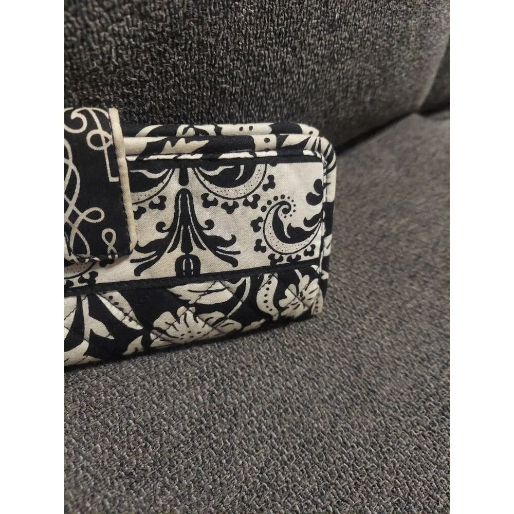 RETIRED VERA BRADLEY TRI-FOLD‎ WALLET BLACK WHITE FLORAL DESIGN ID/CREDIT *flaw - Picture 4 of 15